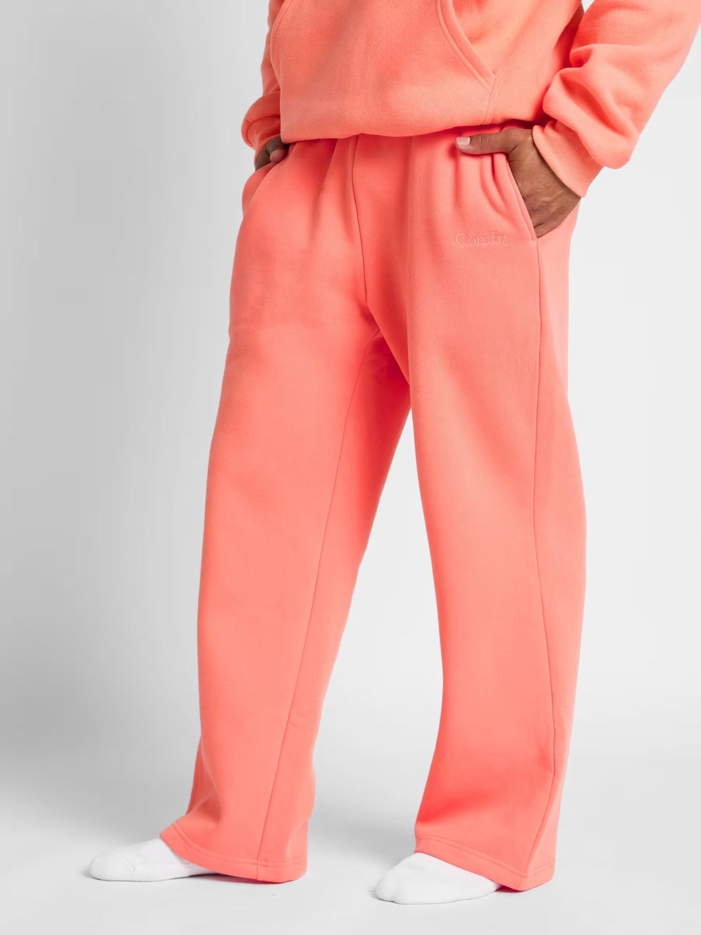 Signature Straight Leg Sweatpant