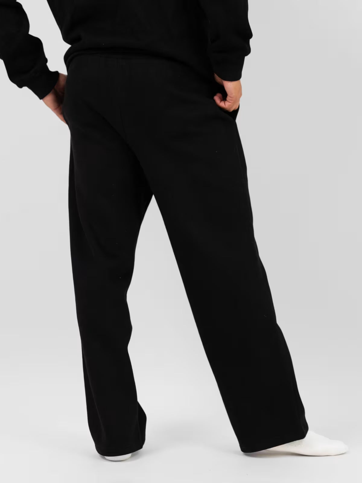 Signature Straight Leg Sweatpant