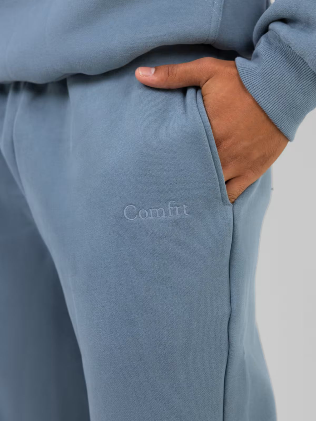 Signature Straight Leg Sweatpant
