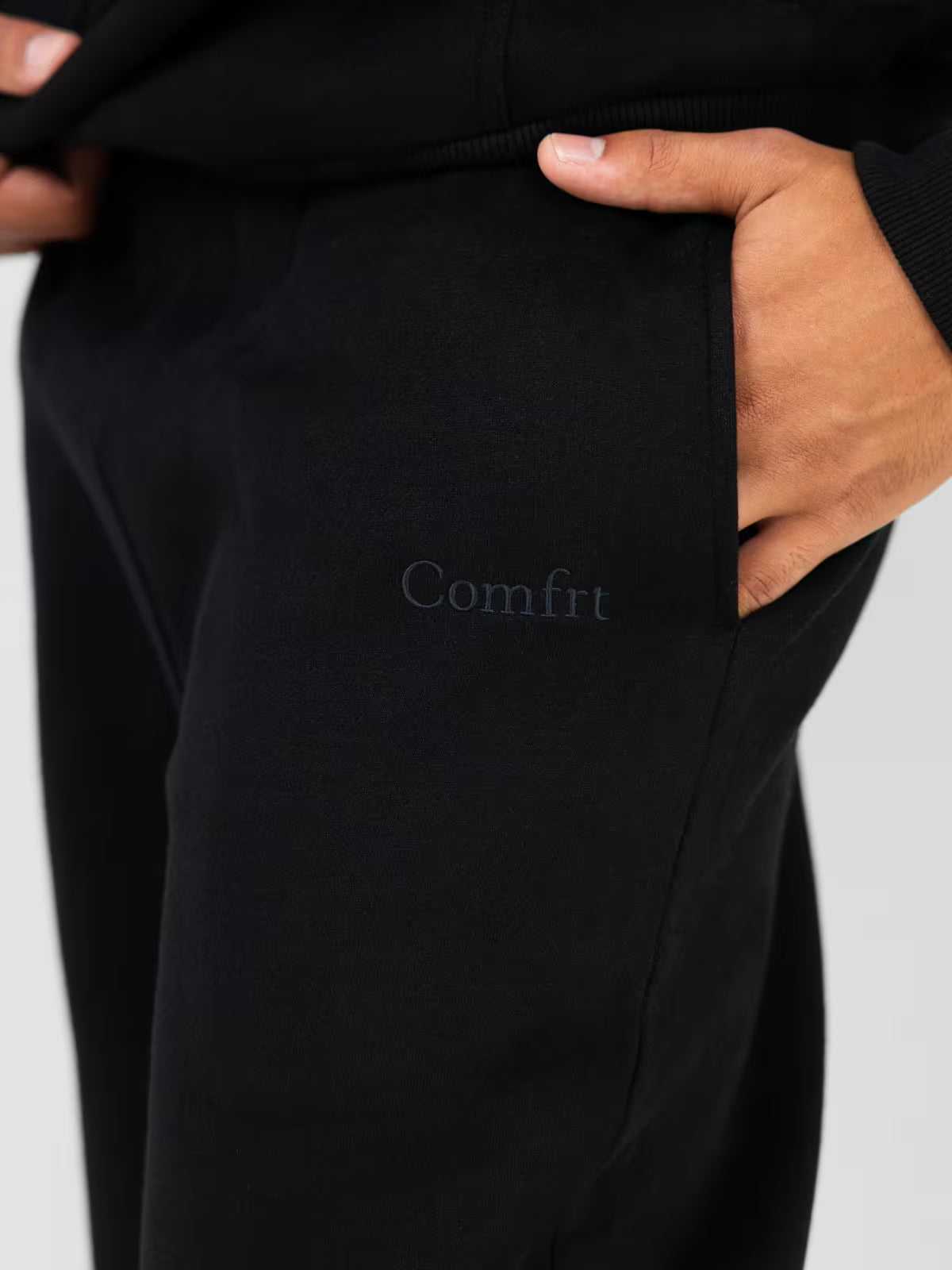 Signature Straight Leg Sweatpant