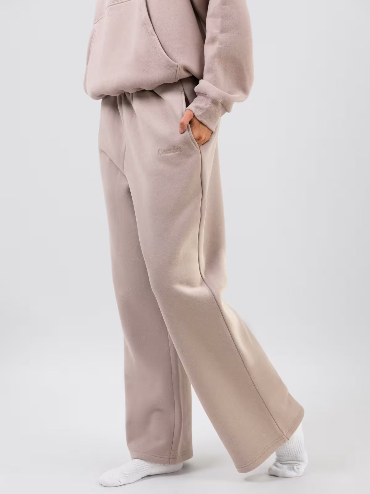 Signature Straight Leg Sweatpant