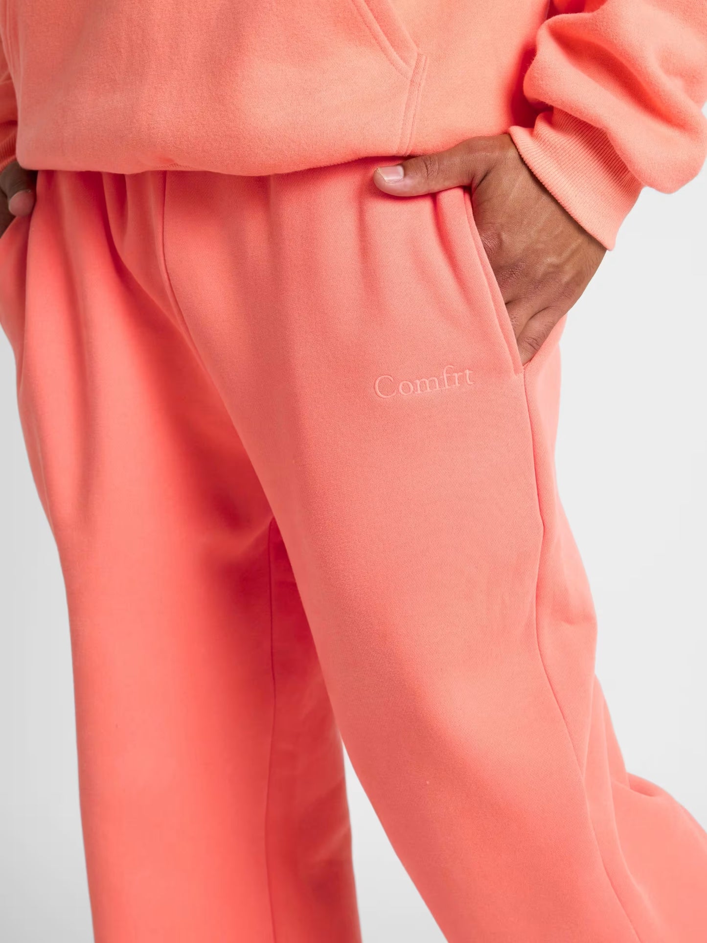 Signature Straight Leg Sweatpant